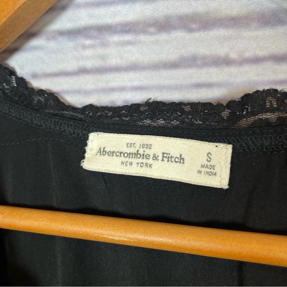 Abercrombie & Fitch Women’s Top Blouse  Faux wrap size S
Black long sleeve - Picture 7 of 7